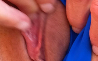 Pinklady: Gioco con me stessa in spiaggia