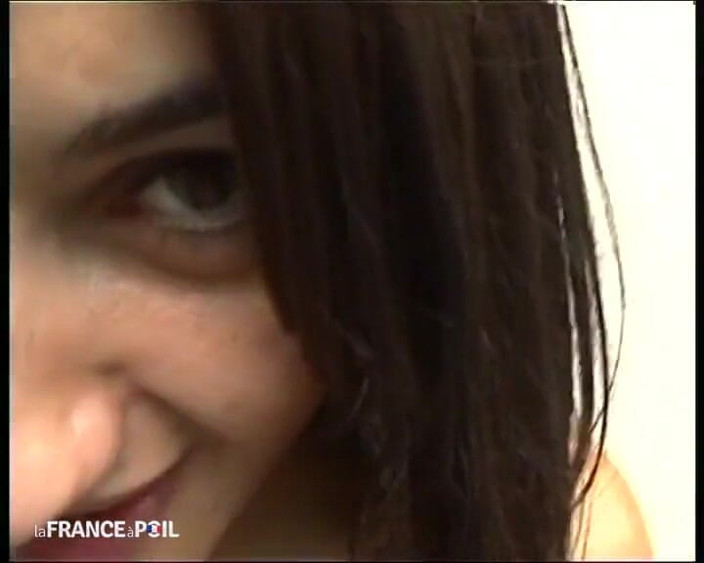 French Family Secrets: Si cantik lisa lagi asik muasin memeknya sendirian di perjalanan...