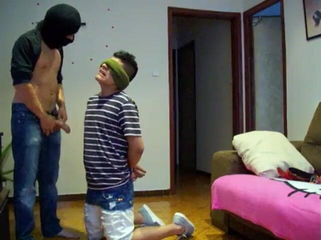 Robyn 3Some: Важко зловити новачка