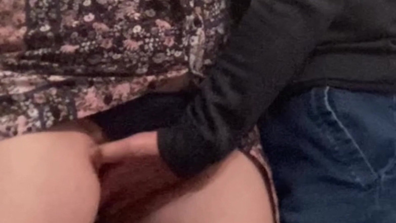 PriyaNaavya: Wow!!! Lelaki asing menggesel pepek saya di dalam kereta api