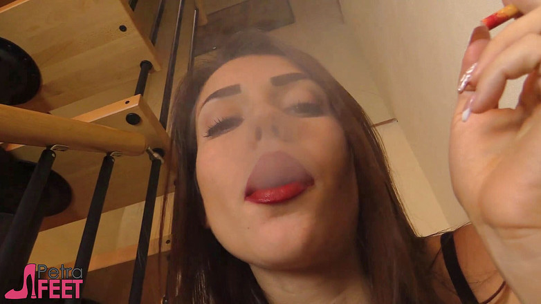 Smokin Fetish: Sigara içen Petra ve yüksek topuklu ayakkabıları