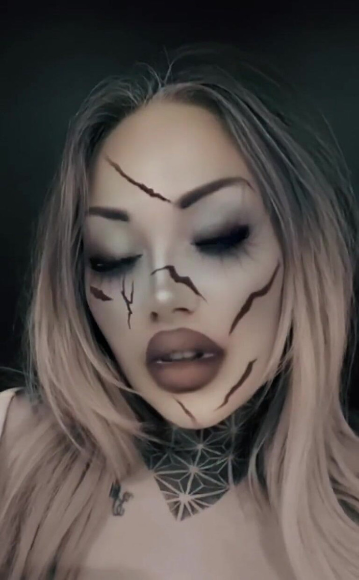 Goddess Misha Goldy: Běžte nebo se staňte mým otrokem navždy!