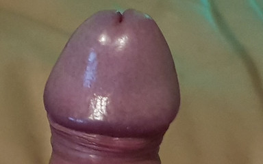 Pellefnatt: Mein mann liegt auf dem sofa und probiert seinen neuen...