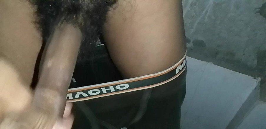 Che: Cowok indiaku lagi asik ngocok kontol pria indiaku sampai kencing...