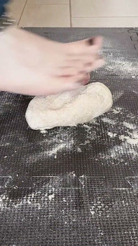 Stříkání na pizzu těsto
