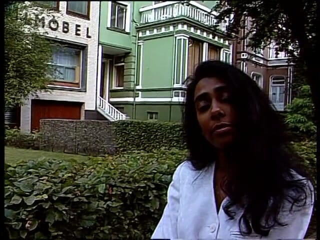 Lucky Cooch: Chica de ébano sexy en la entrevista al aire libre