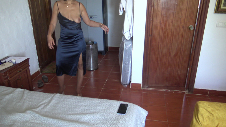 Stepmom Susan: मैंने अपने 18 साल के सौतेले बेटे को अपनी गंदी पैंटीज पर हस्तमैथुन करते हुए पकड़ा!!