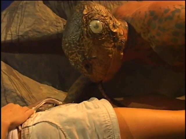 Cumming Soon: Robustní mutant svádí krásku v jeskyni