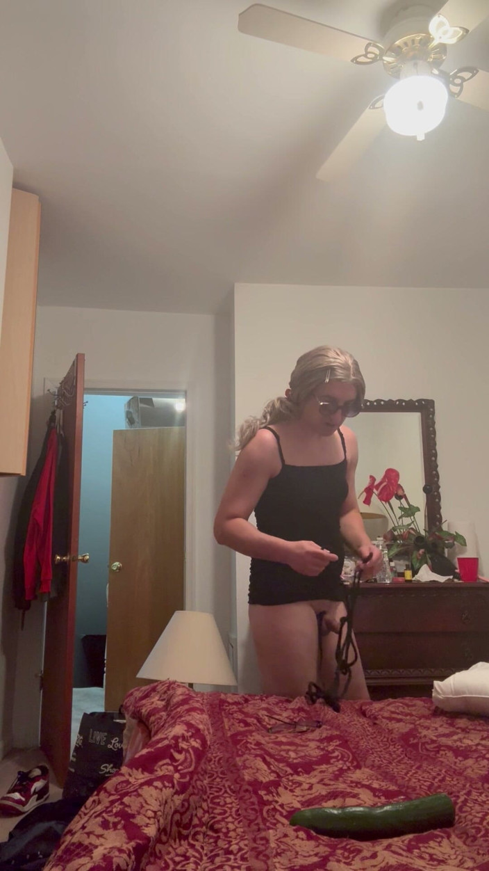 Kinky39: Black dress riding