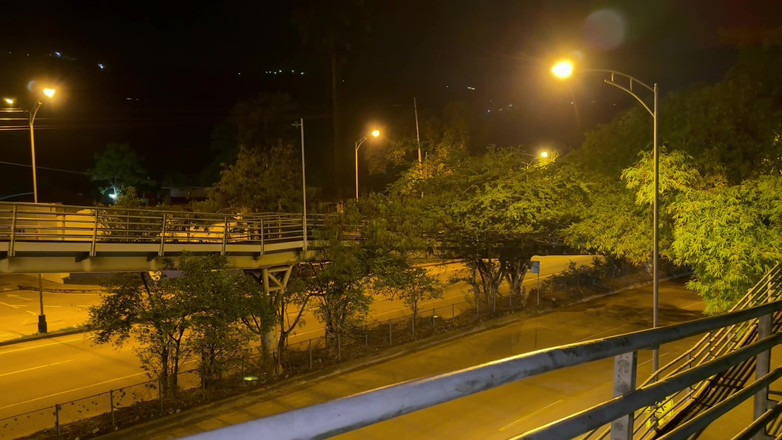 AlejandraPalacios: Bucaramanga Otobüs Terminalinde Yaramazlaştım ve Nöbetçi Beni Yakaladı