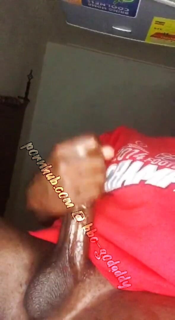 Bbc-godaddy: Godaddy ngocok kontol sambil diam-diam berusaha nggak bangunin pengunjung