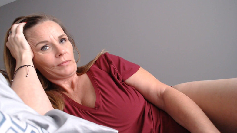 KimitheMilfMommy: Stepmom in bed