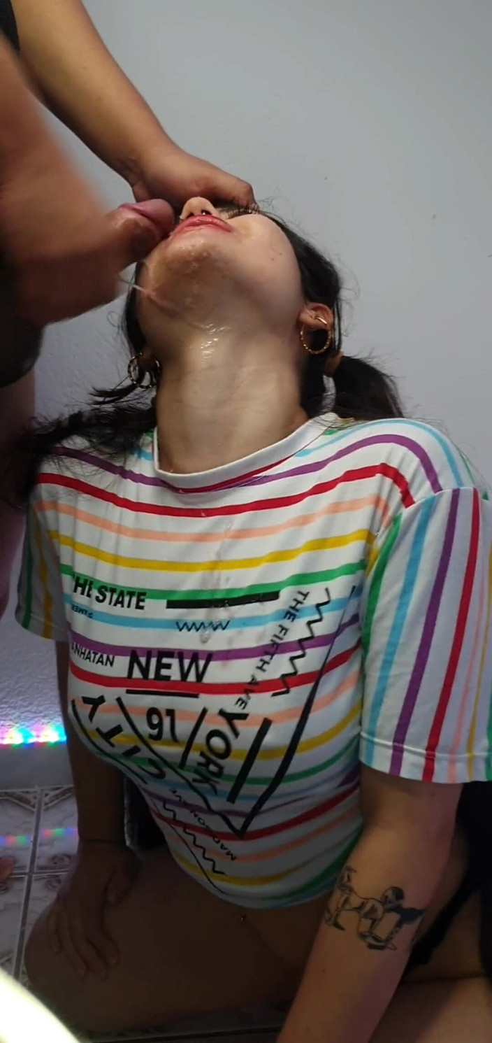 DherlyDoll: Moje zkurvená sousedka miluje, když chodím na deepthroat mého ptáka.