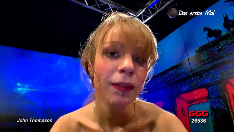 GGG John Thompson Studio: Ggg John Thompson - Ein Tätowiertes Schätzchen Schluckt Sperma Und Wird...