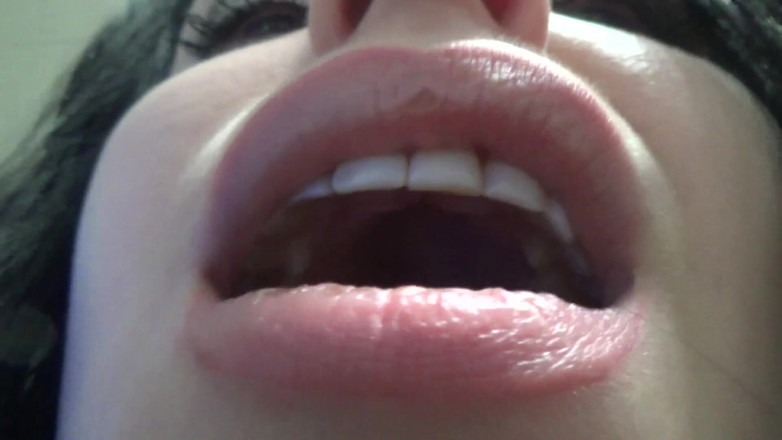 Goddess Misha Goldy: Big full lips, teeth and moaning fetish!