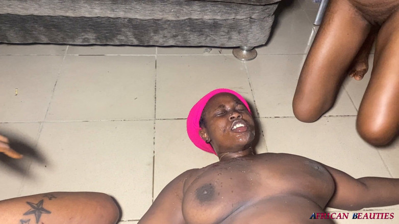 African Beauties: Spinach Happily Receiving Spit and Piss From Her Friends