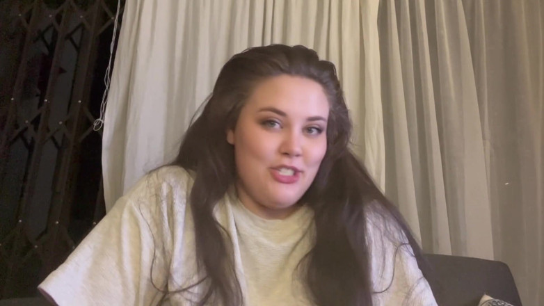 Aliceqii: BBW Masturbating Till Quivering Orgasm During Holidays