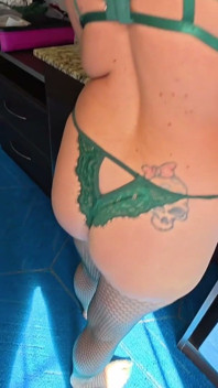 Peituda milf em primeiro plano