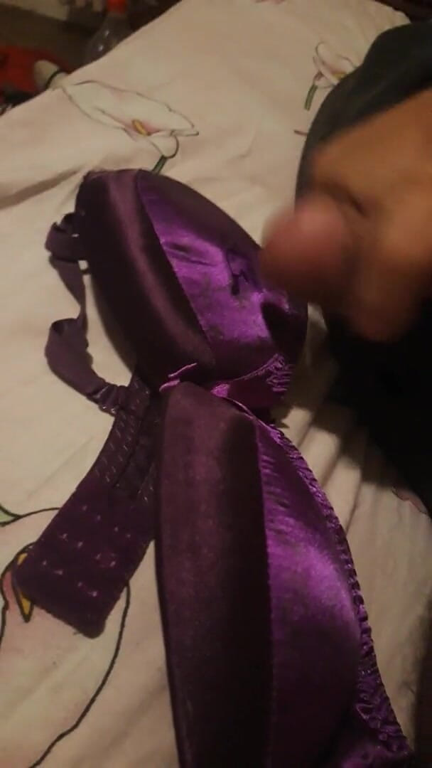 SingerMask: Cum on wife bra