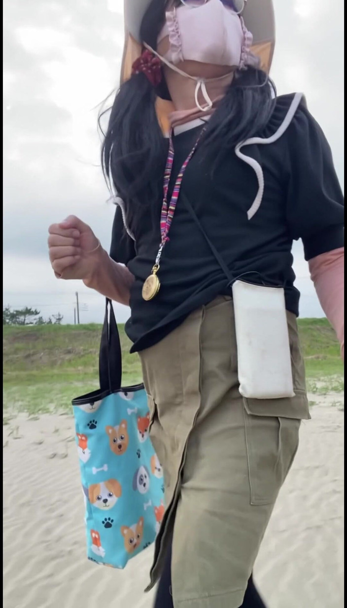 megu2002: No. 270 Exposing Myself by the Beach