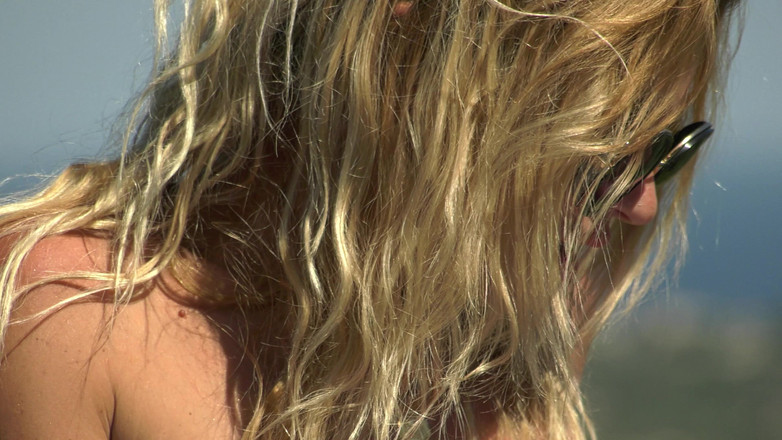 Nikky Thorne's Amateur Teen Casting: İri göğüslü sarışın havuzda mastürbasyon yapıyor