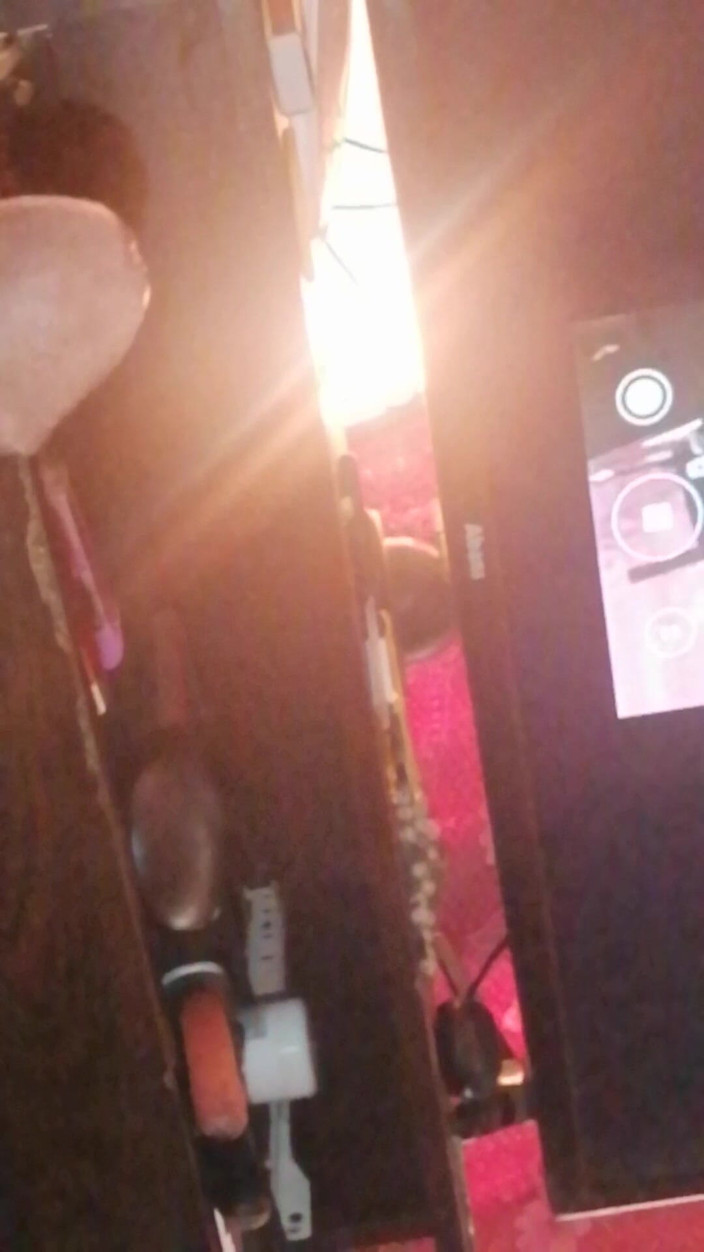 Tina Baby: Mi criada tiene interesantes hábitos de chupar