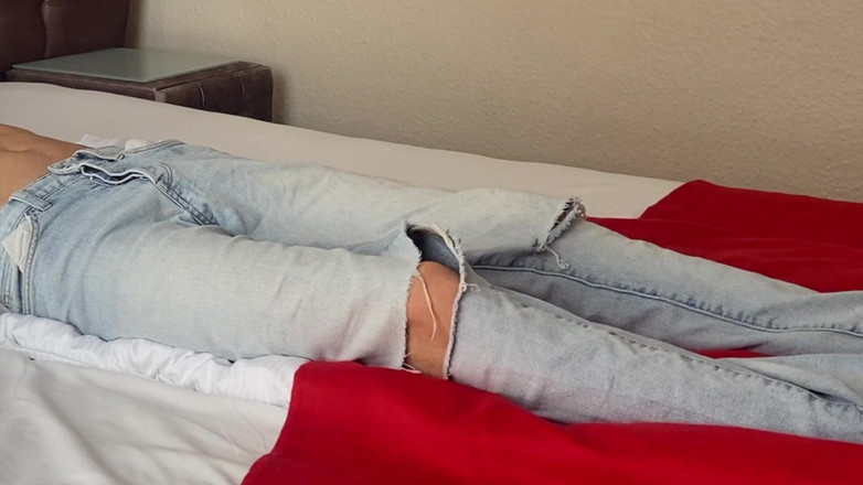 iamtonyrey: 长发法国双胞胎在酒店感到孤独，决定打飞机