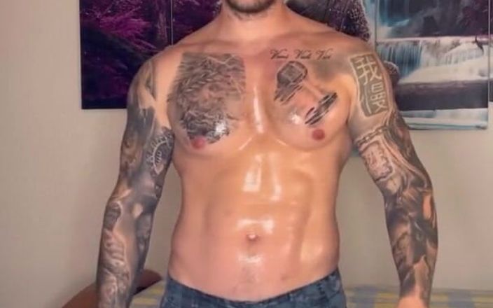 BoyGym: Quân đội gợi cảm xuất tinh mà không cần chạm vào,...