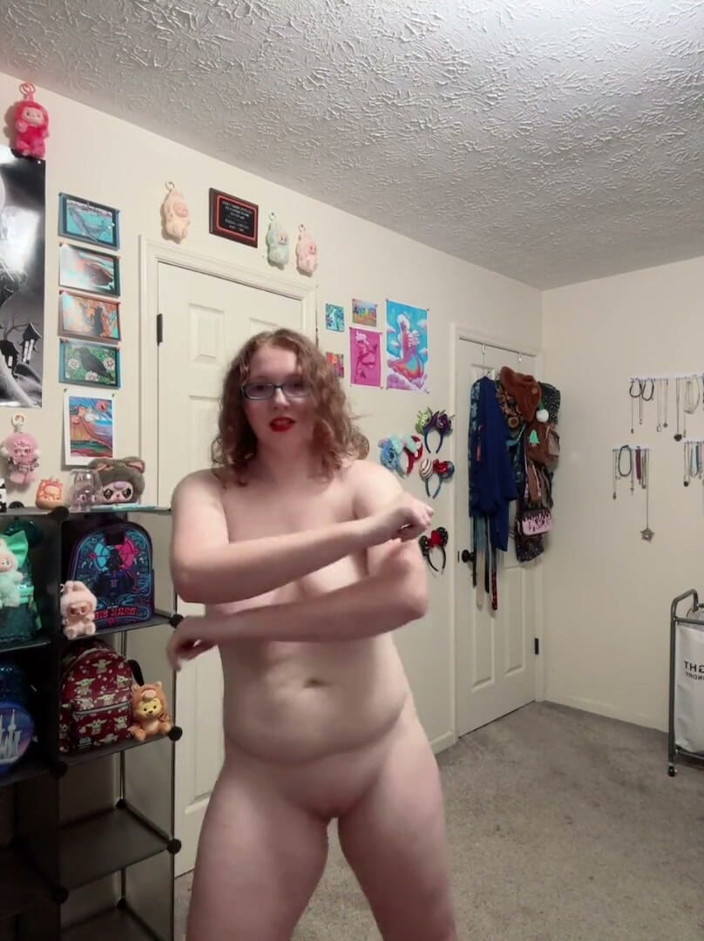 DarlingSweetheart: Ginger Beauty Sexy Workout Routine &amp; Strip