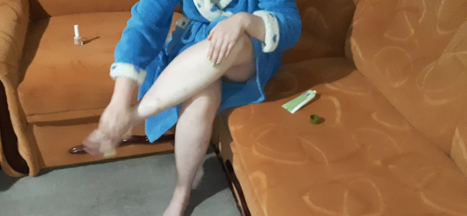 Vik_All: Accidental Flash of Stepmoms Pussy