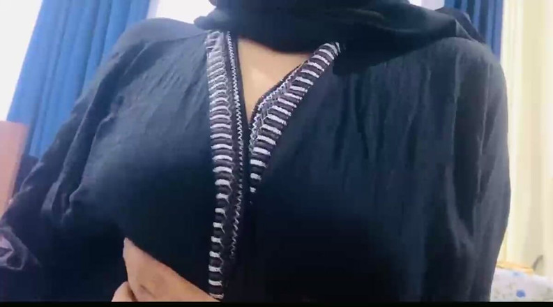 Arabicqueen: Indická učitelka tisk muslimská hidžábská dívka Prsa