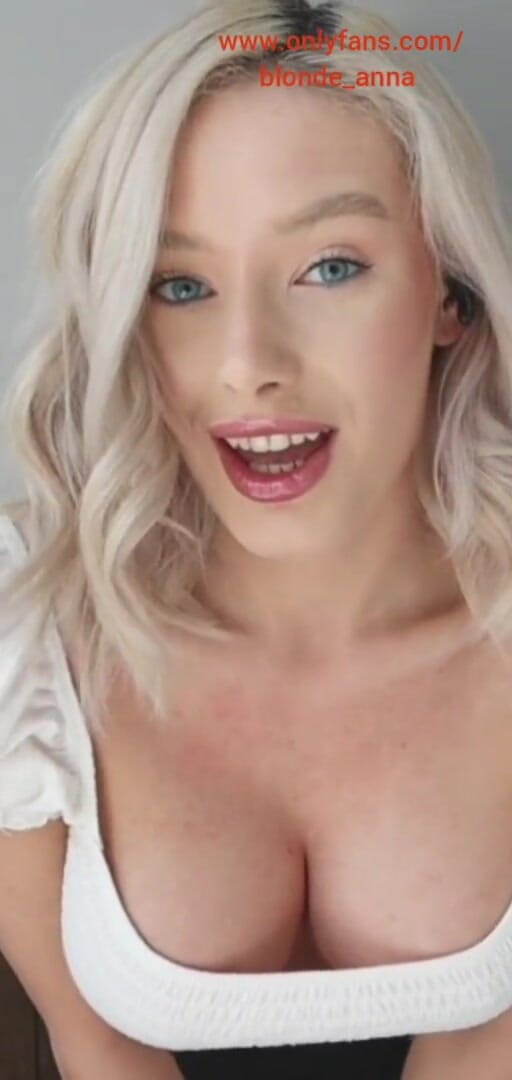 AnnaReyBlonde: 角色扮演继妹