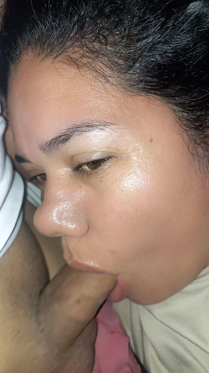 Valkyrie and Luigy Couple: Eccellente pompino dalla mia ragazza, lei lo succhia con tenerezza