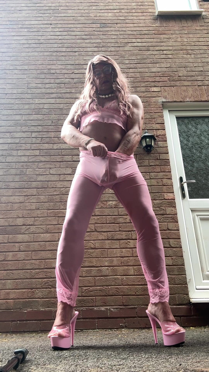Kellycd2022: Sexy transvestiert kellycd2022 in rosa outfit und high heels