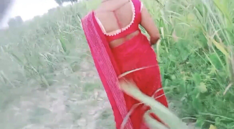 Bk Vlogs: Hot Bhabhi First Time Outdoor Sexy Video