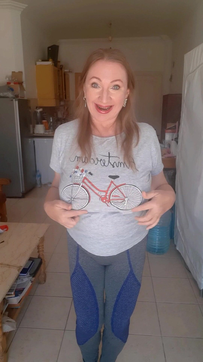 MariaOld: 거대한 젖탱이와 보지 핑거링으로 스트립쇼