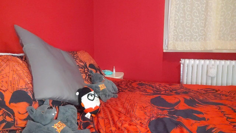savannahamatoriale: Shut up! Stepmom might see us!
