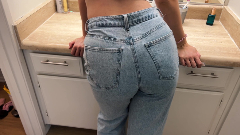 Addy Broke: A Pretty Babe for a Quickie