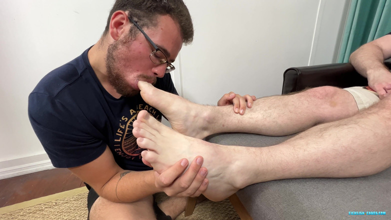 Ticklish Chubs: 의사발을 숭배하는 Cdubs!