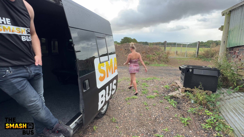 Smash bus: La Tettona Bionda Sophie Reade Viene Scopata Duramente Sul Smash...