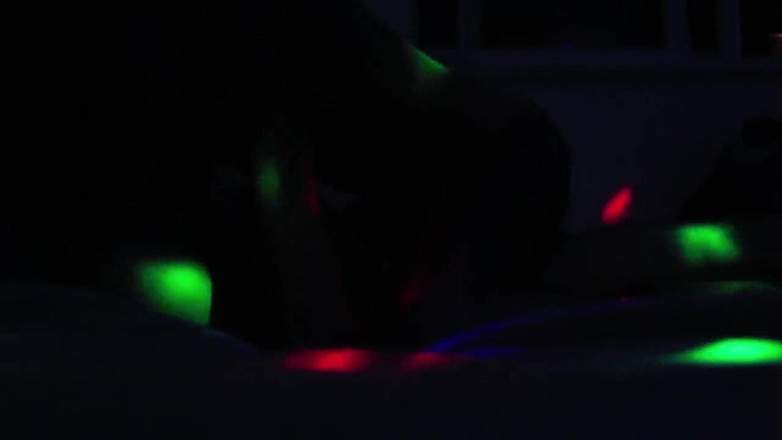 YeahHanna: Casal romântico quase arromba cama e câmera em festa de...