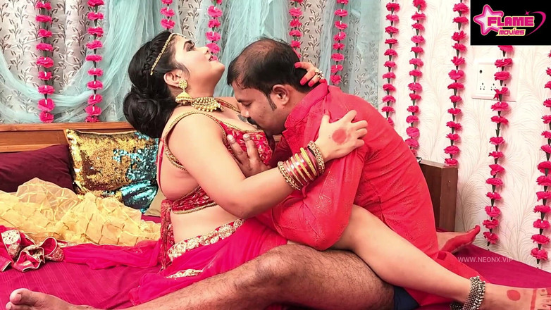 DesiHeat Studio: 남편과 섹스하는 Pyasi Dulhan 하드코어 섹스