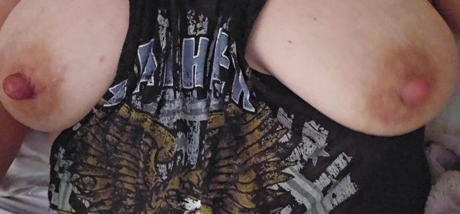 Zirha: 妈妈独自玩耍。