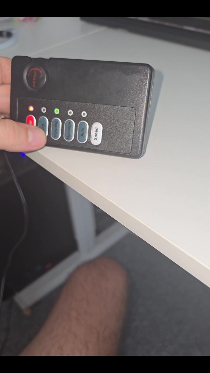 The Max Powers: Sốc với con cu điện 