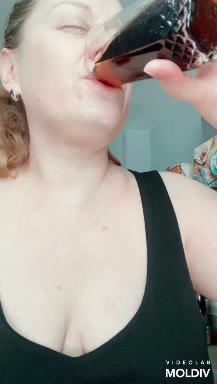 VikkiGeorgia: Người phụ nữ ham ăn