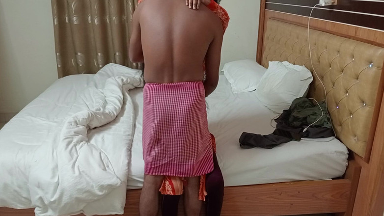 Romantic couples: Vysokoškolská kamarádka mě tvrdě šuká v hotelu