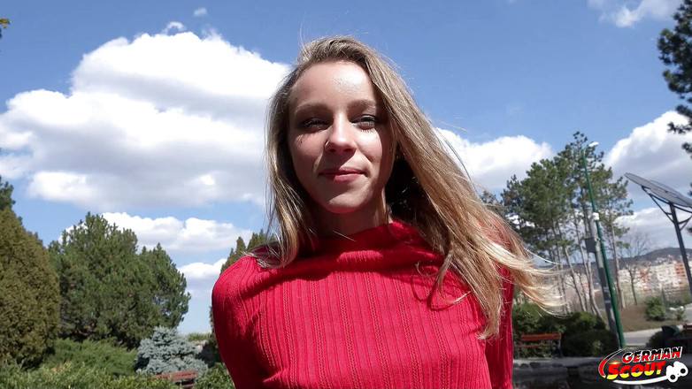 German Scout: 德国童子军 - 娇小的法国青少年天使艾米丽搭讪做爱