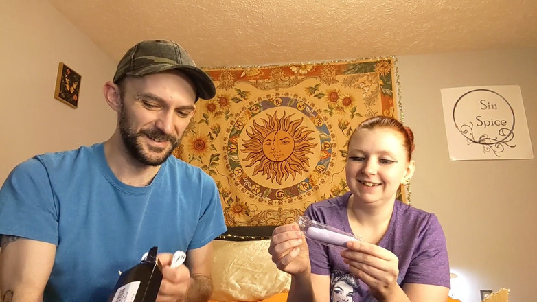 Sin Spice by Sophia Sinclair and Jasper Spice: Xiueton mini finger wand unboxing dan masturbasi