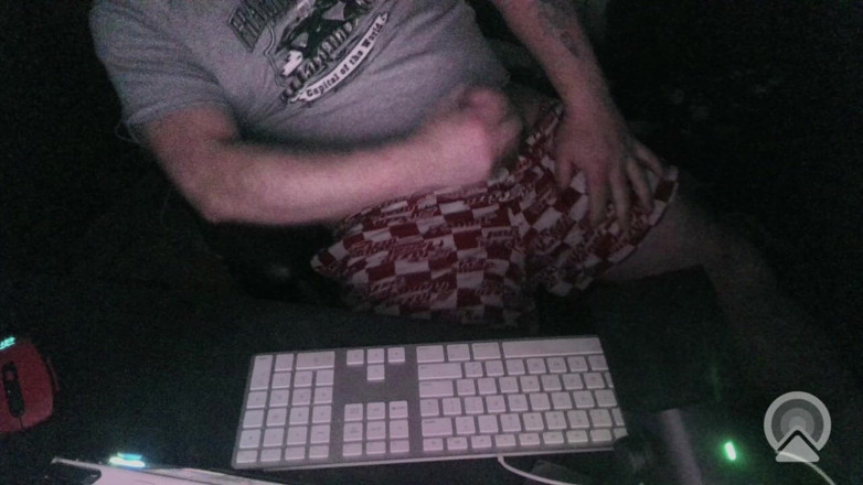 Respawn Daddy: Masturbasi malam hari menggoda di komputerku dengan webcam dan waktunya...