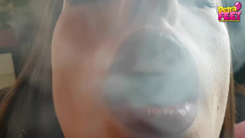 Smokin Fetish: Her beauty face on cam